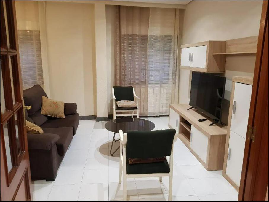 Pensión Private With Shared Bathroom *