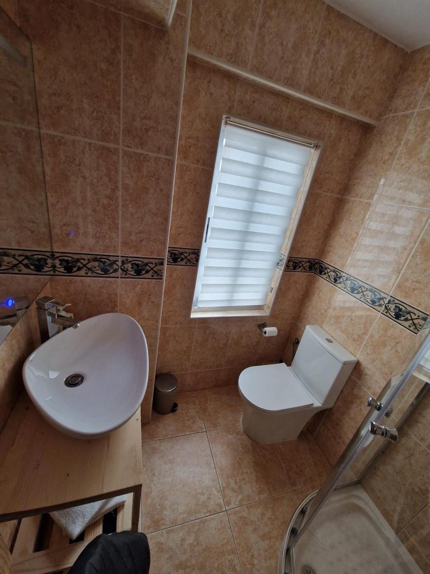 Luxury Family Homes L *
