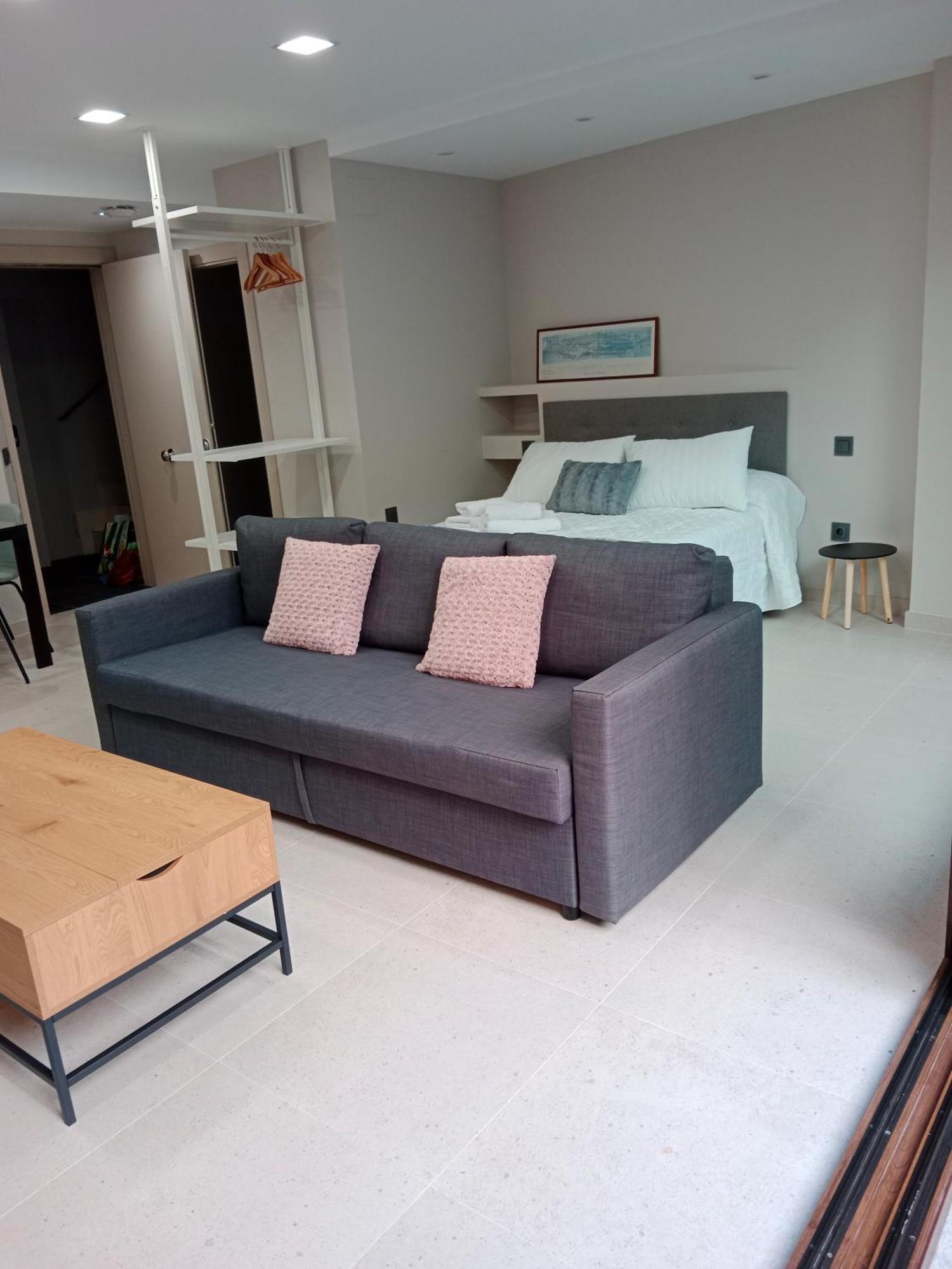 Apartment Living Libreros
